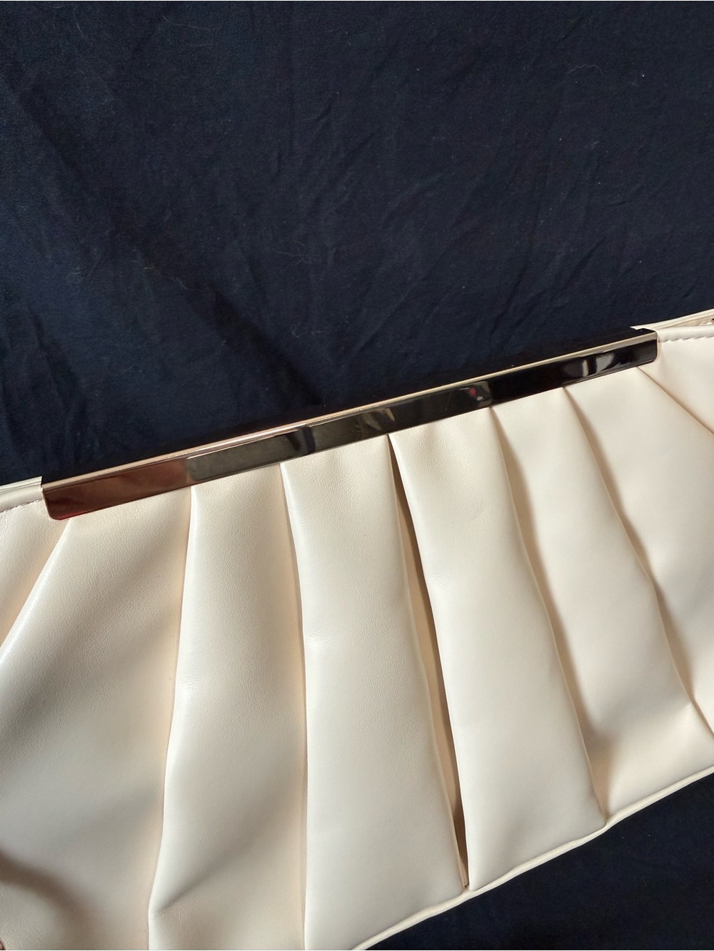 Elegant Cream Faux Leather Pleated Clutch/Shoulder Bag with Chain - Picture 7 of 7